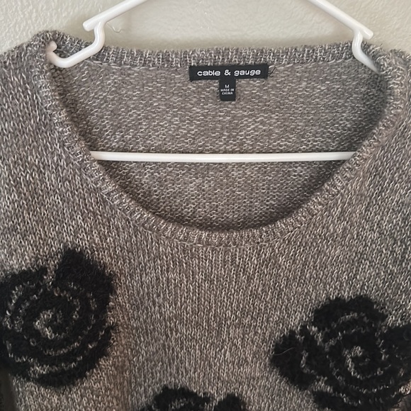 Cute floral sweater - Picture 2 of 3